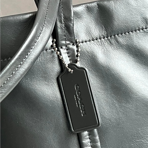 CO840 - Coach Hall Tote 33 - Picture 5 of 14